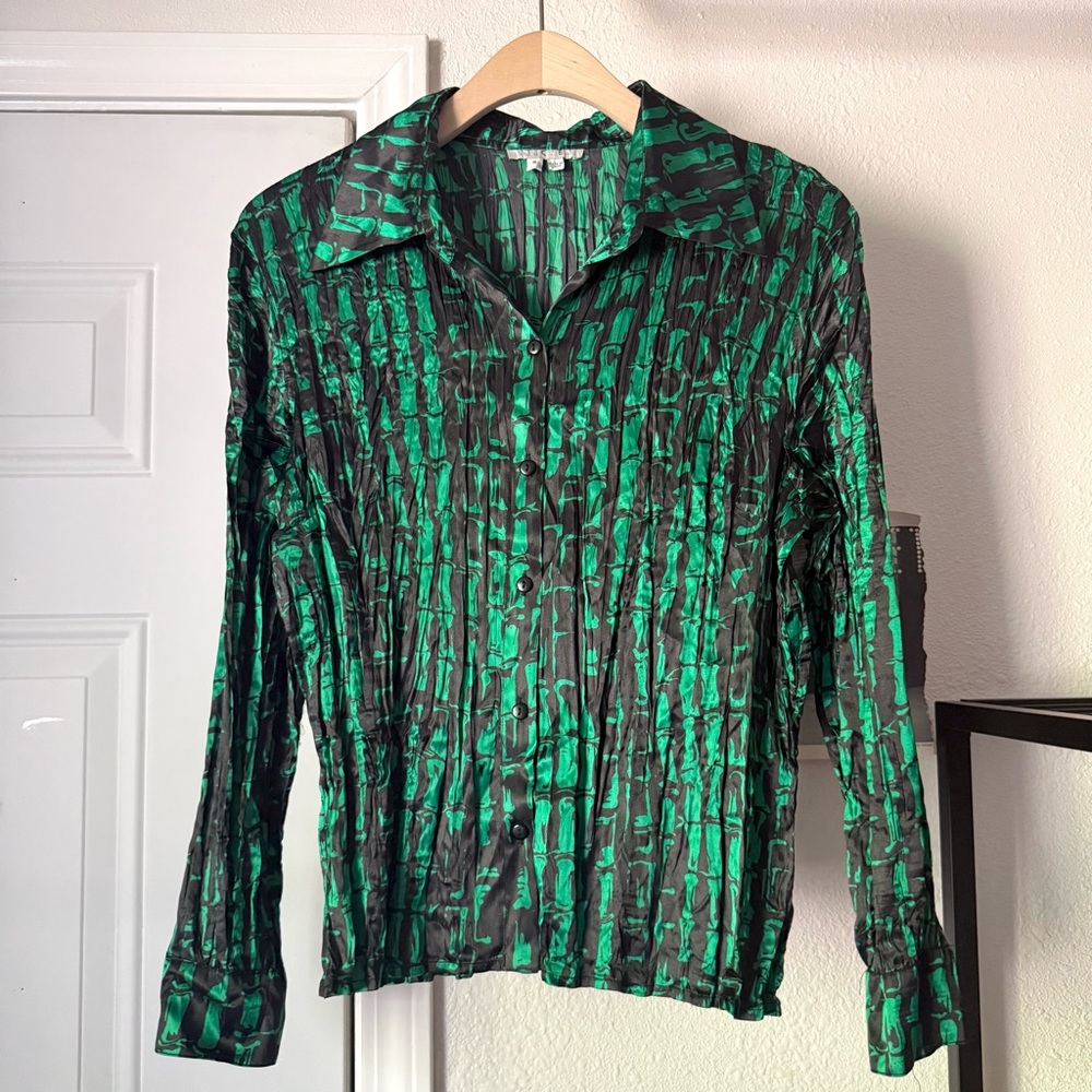 I.C.E. Black green vintage plisse pleated stretchy button‎ up long sleeve shirt